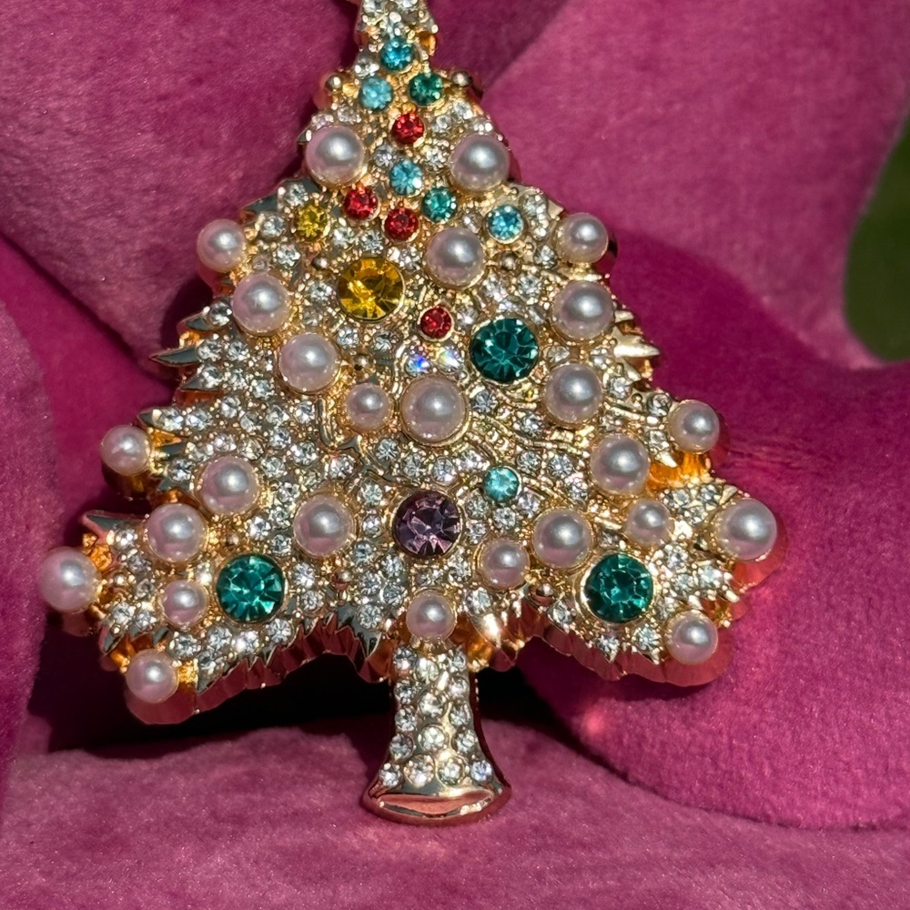 NWT! Elegant Christmas Tree Brooch Peals Rhinestones Holiday Pins - Picture 3 of 3